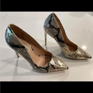 Steve Madden Shiny Snake print- gold, black, & tan. Size 7. Worn once.